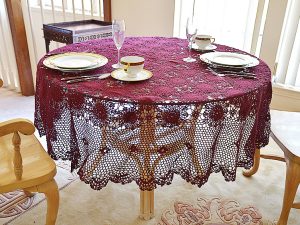 Round Tablecloths. Festive Crochet 70″ RD. Merlot & Everygreen