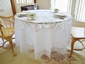 Round Tablecloth. Princess Battenburg Lace wtih Napkins.